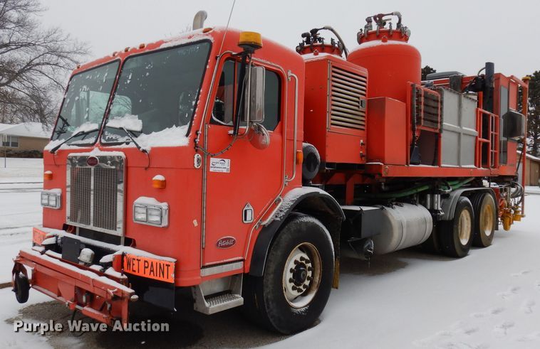 image for item DJ2879 2005 Peterbilt 320  paint striping truck