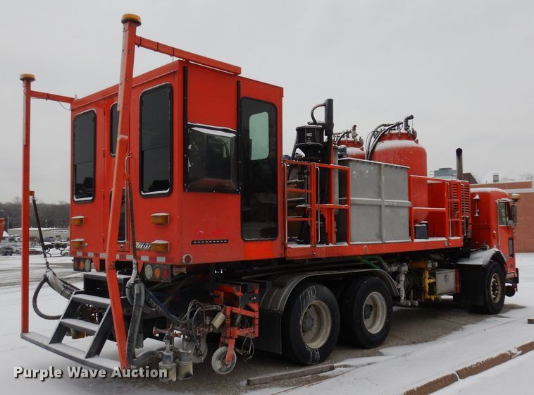 image for item DJ2879 2005 Peterbilt 320  paint striping truck