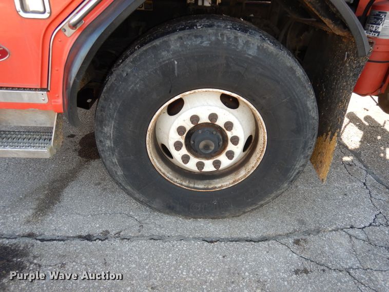 image for item DJ2879 2005 Peterbilt 320  paint striping truck