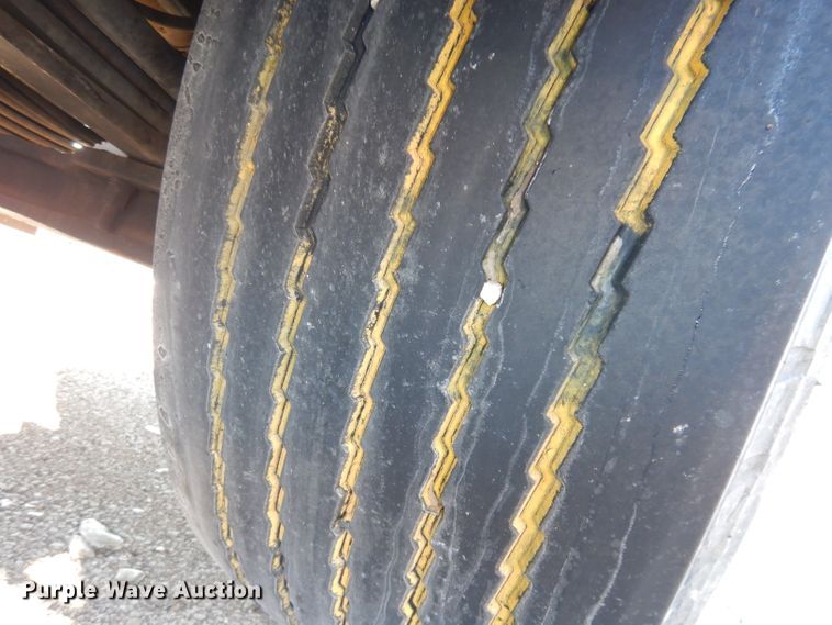 image for item DJ2879 2005 Peterbilt 320  paint striping truck