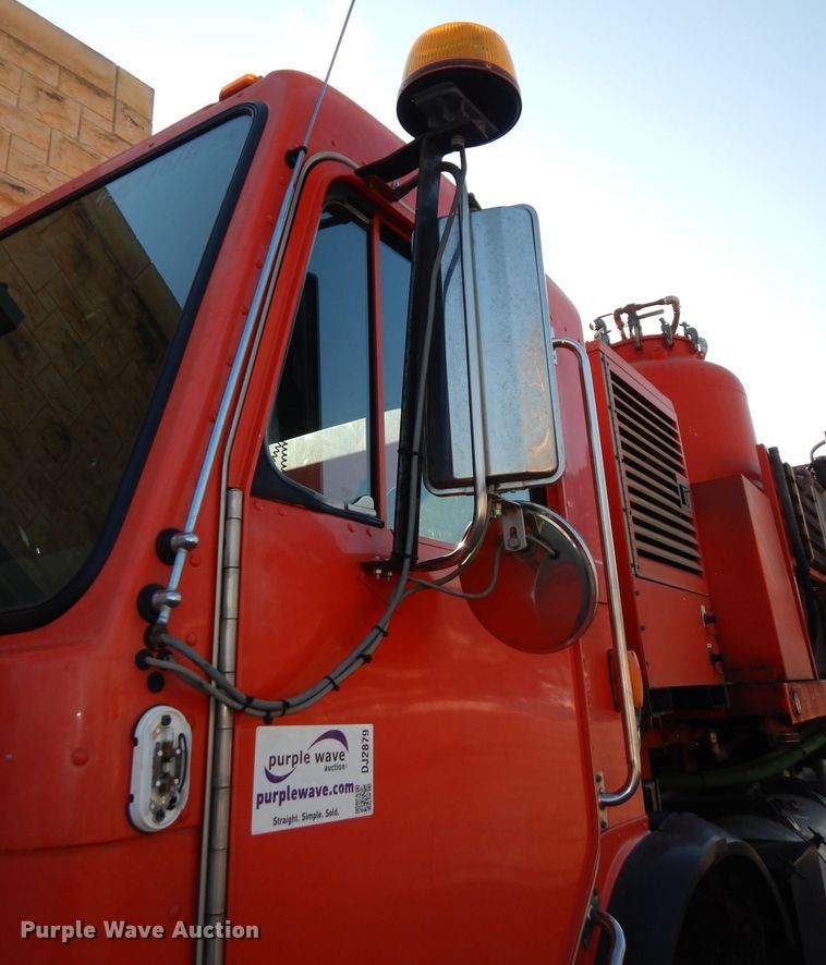 image for item DJ2879 2005 Peterbilt 320  paint striping truck