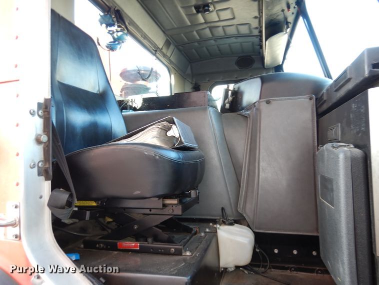 image for item DJ2879 2005 Peterbilt 320  paint striping truck