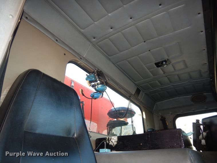 image for item DJ2879 2005 Peterbilt 320  paint striping truck