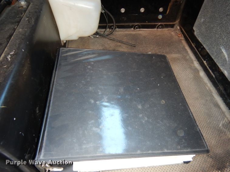 image for item DJ2879 2005 Peterbilt 320  paint striping truck