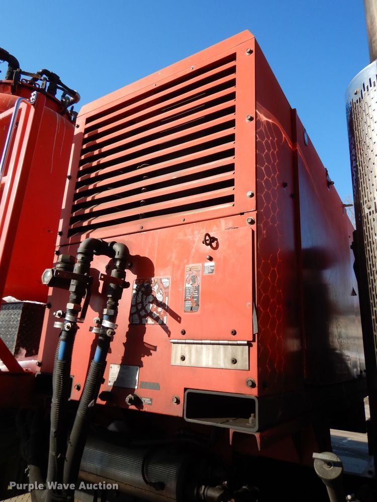 image for item DJ2879 2005 Peterbilt 320  paint striping truck