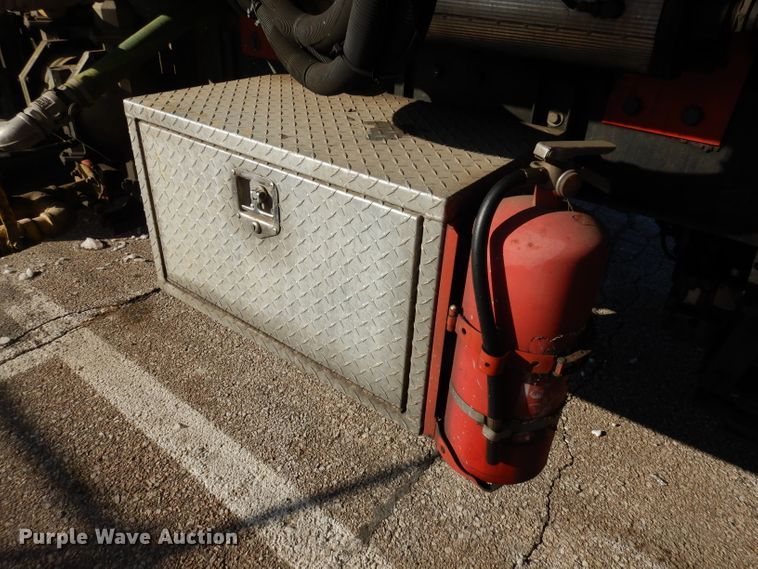 image for item DJ2879 2005 Peterbilt 320  paint striping truck