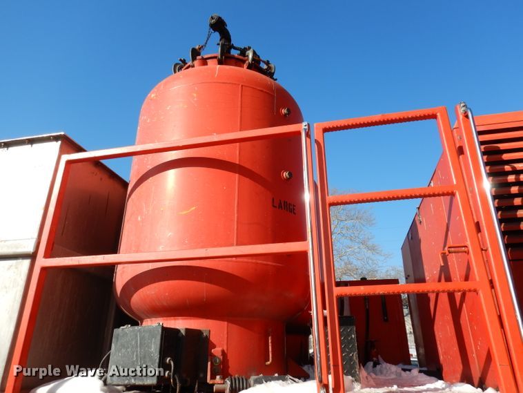 image for item DJ2879 2005 Peterbilt 320  paint striping truck