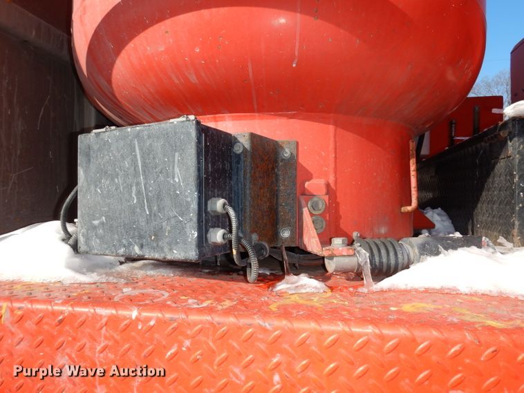 image for item DJ2879 2005 Peterbilt 320  paint striping truck