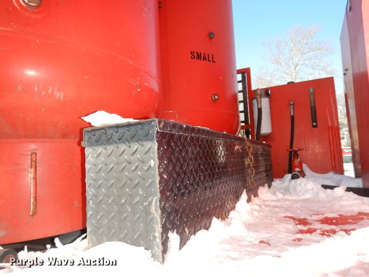 image for item DJ2879 2005 Peterbilt 320  paint striping truck