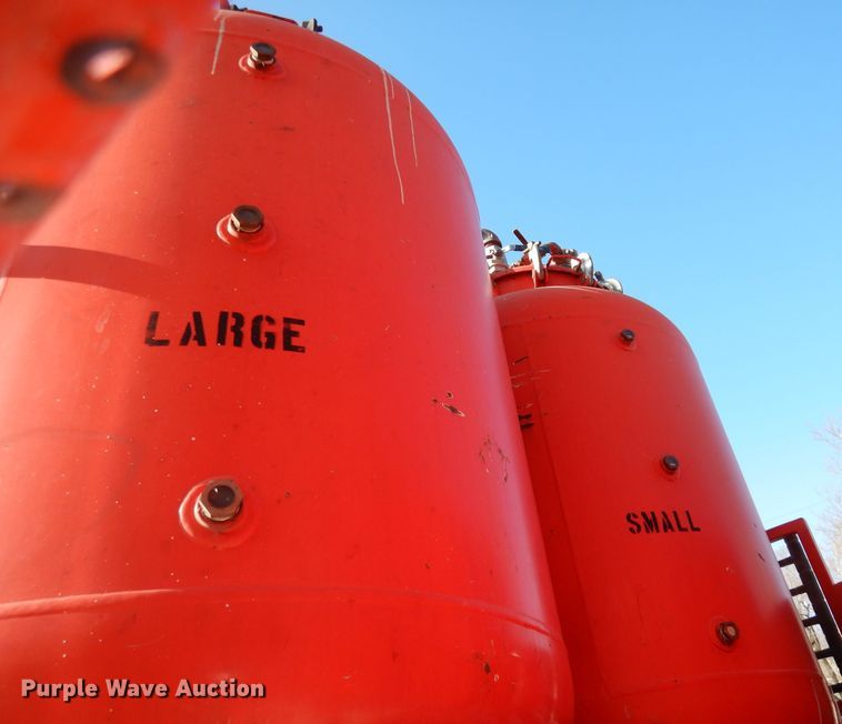 image for item DJ2879 2005 Peterbilt 320  paint striping truck