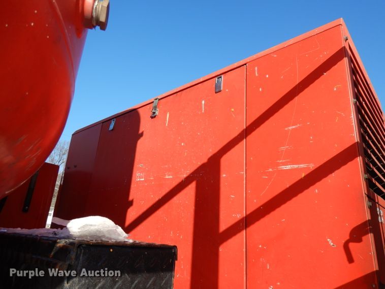 image for item DJ2879 2005 Peterbilt 320  paint striping truck