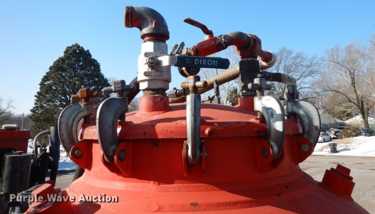 image for item DJ2879 2005 Peterbilt 320  paint striping truck