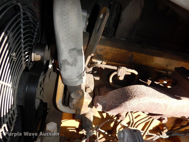 image for item DJ2879 2005 Peterbilt 320  paint striping truck