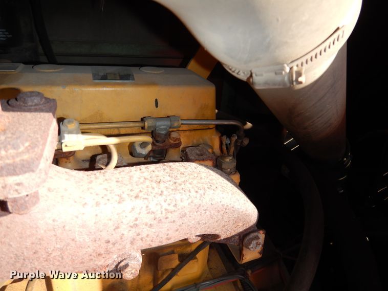 image for item DJ2879 2005 Peterbilt 320  paint striping truck