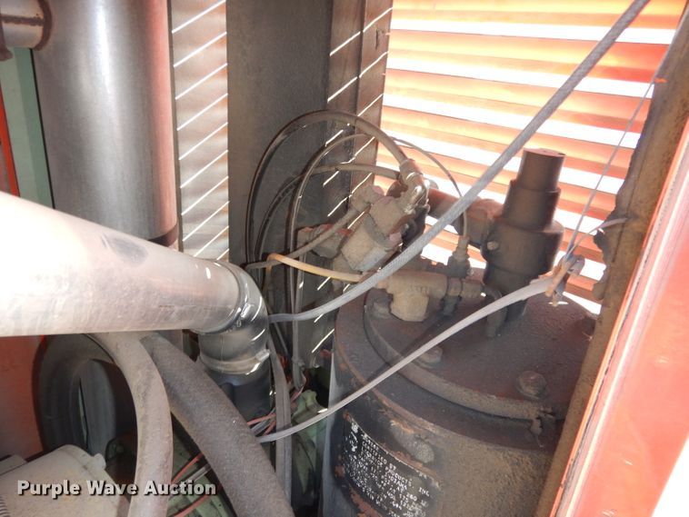 image for item DJ2879 2005 Peterbilt 320  paint striping truck