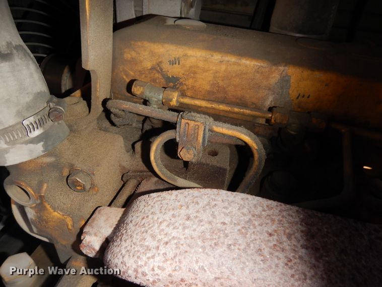 image for item DJ2879 2005 Peterbilt 320  paint striping truck