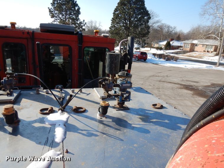 image for item DJ2879 2005 Peterbilt 320  paint striping truck