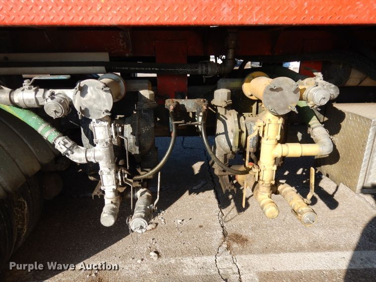 image for item DJ2879 2005 Peterbilt 320  paint striping truck