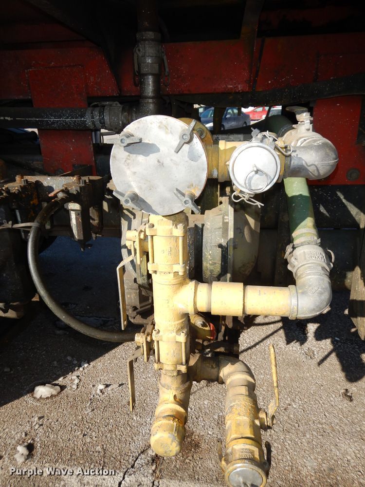 image for item DJ2879 2005 Peterbilt 320  paint striping truck