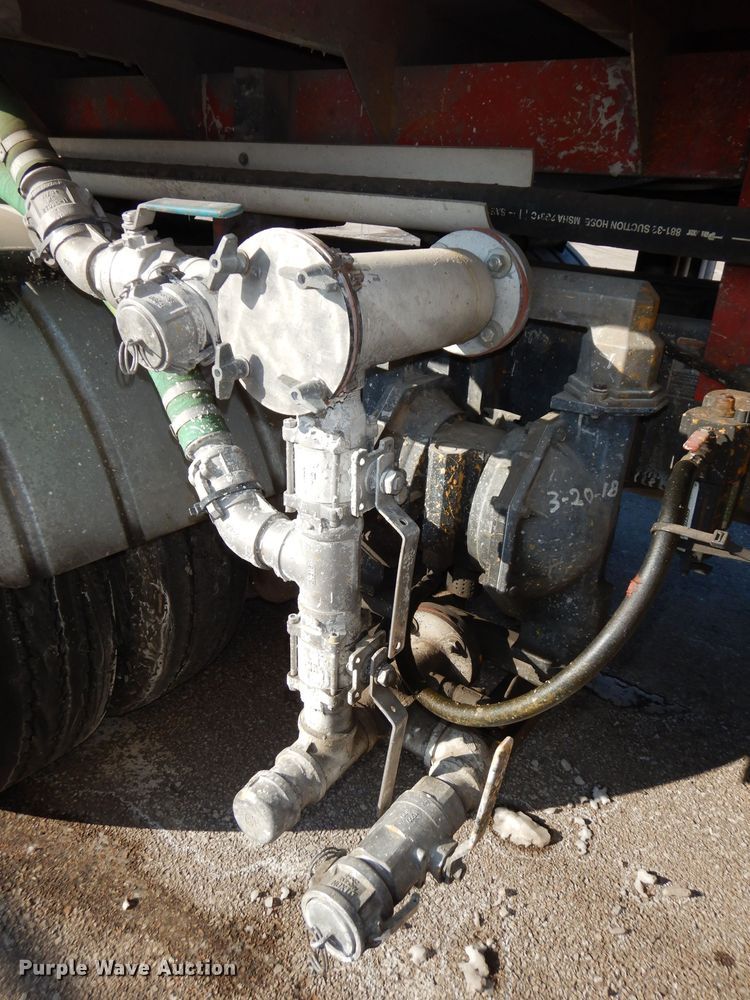 image for item DJ2879 2005 Peterbilt 320  paint striping truck