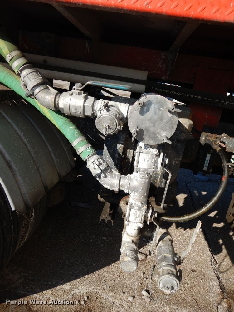 image for item DJ2879 2005 Peterbilt 320  paint striping truck