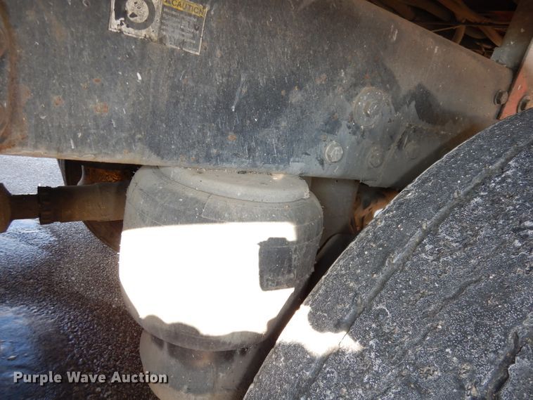 image for item DJ2879 2005 Peterbilt 320  paint striping truck