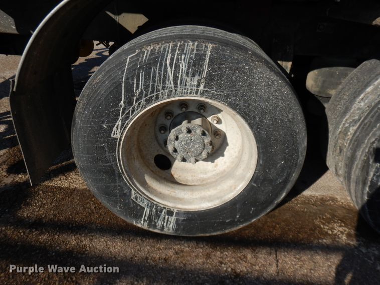 image for item DJ2879 2005 Peterbilt 320  paint striping truck