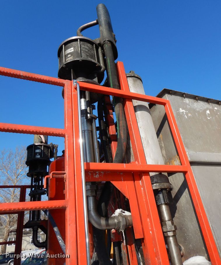 image for item DJ2879 2005 Peterbilt 320  paint striping truck