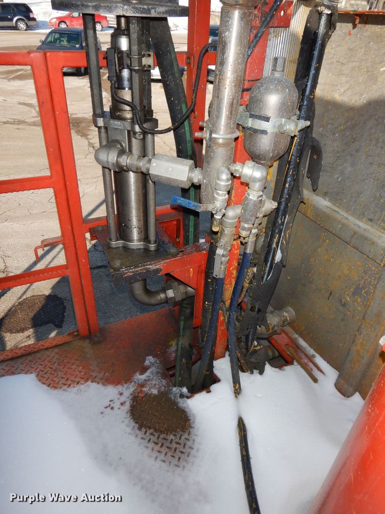 image for item DJ2879 2005 Peterbilt 320  paint striping truck