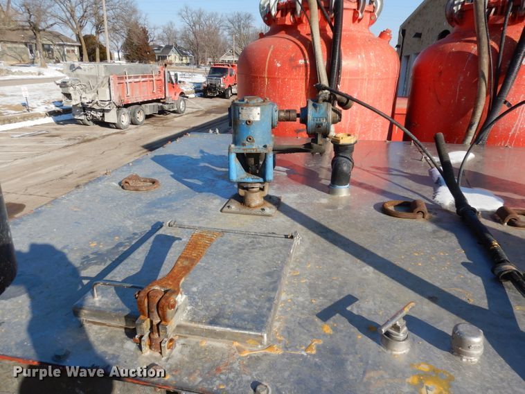 image for item DJ2879 2005 Peterbilt 320  paint striping truck