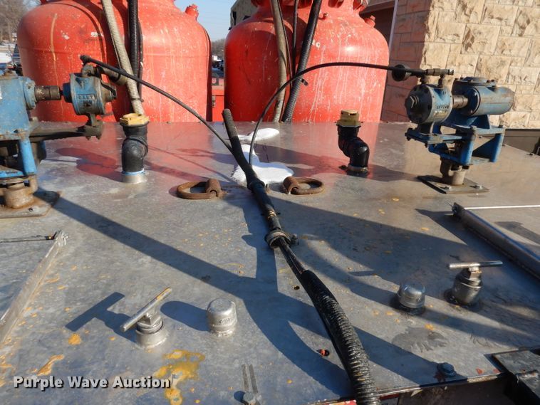 image for item DJ2879 2005 Peterbilt 320  paint striping truck