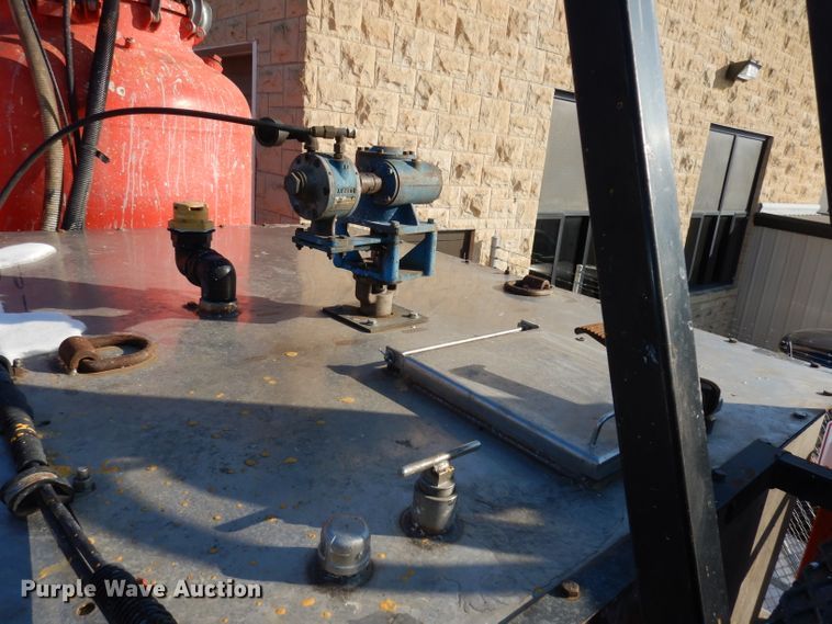 image for item DJ2879 2005 Peterbilt 320  paint striping truck