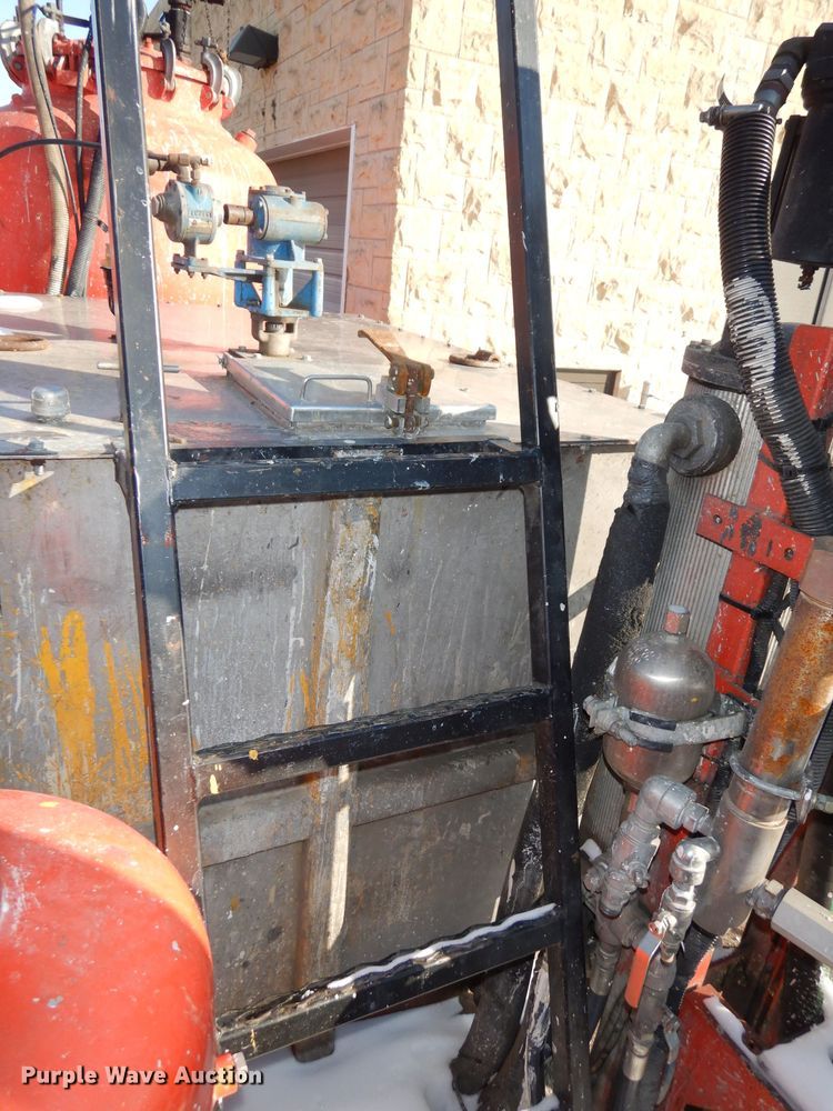 image for item DJ2879 2005 Peterbilt 320  paint striping truck