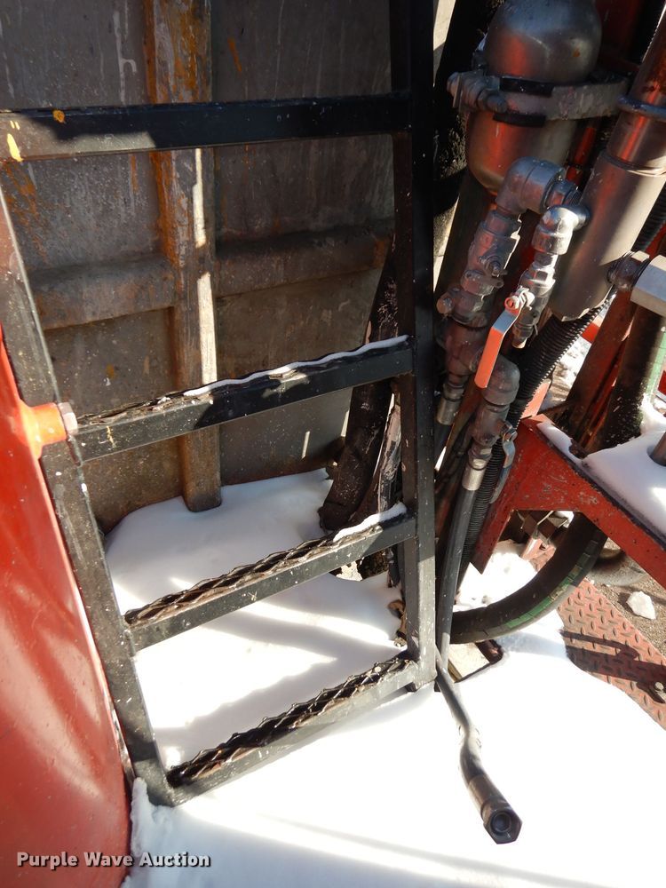 image for item DJ2879 2005 Peterbilt 320  paint striping truck