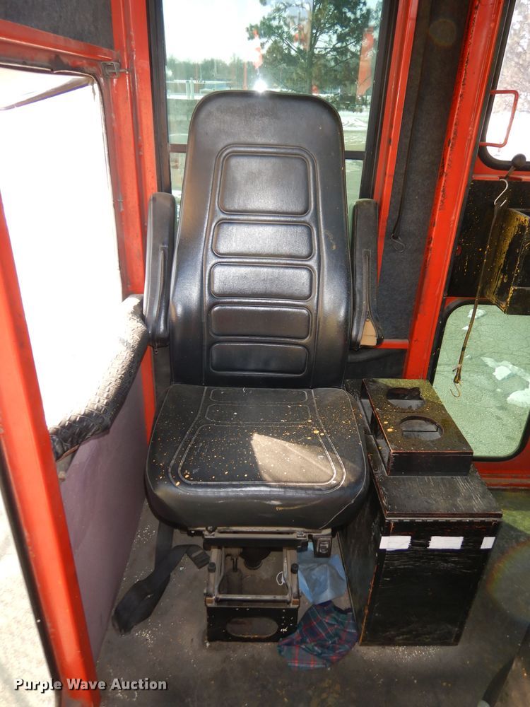 image for item DJ2879 2005 Peterbilt 320  paint striping truck