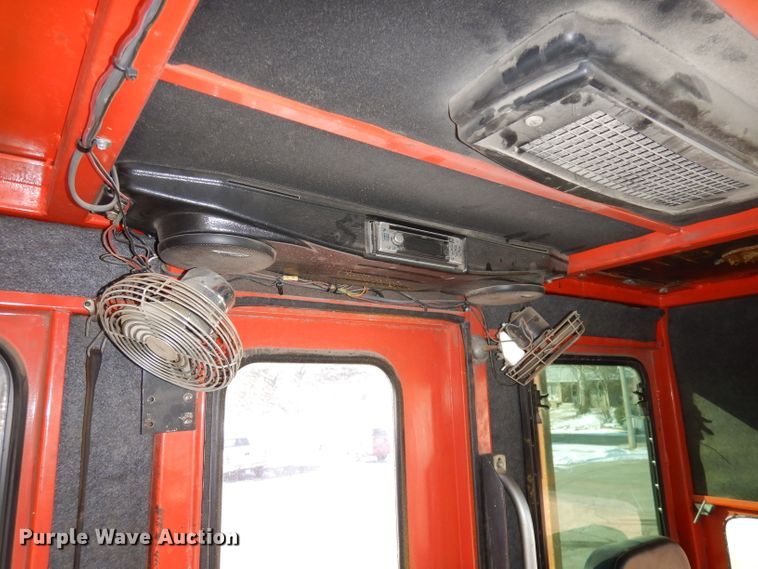 image for item DJ2879 2005 Peterbilt 320  paint striping truck