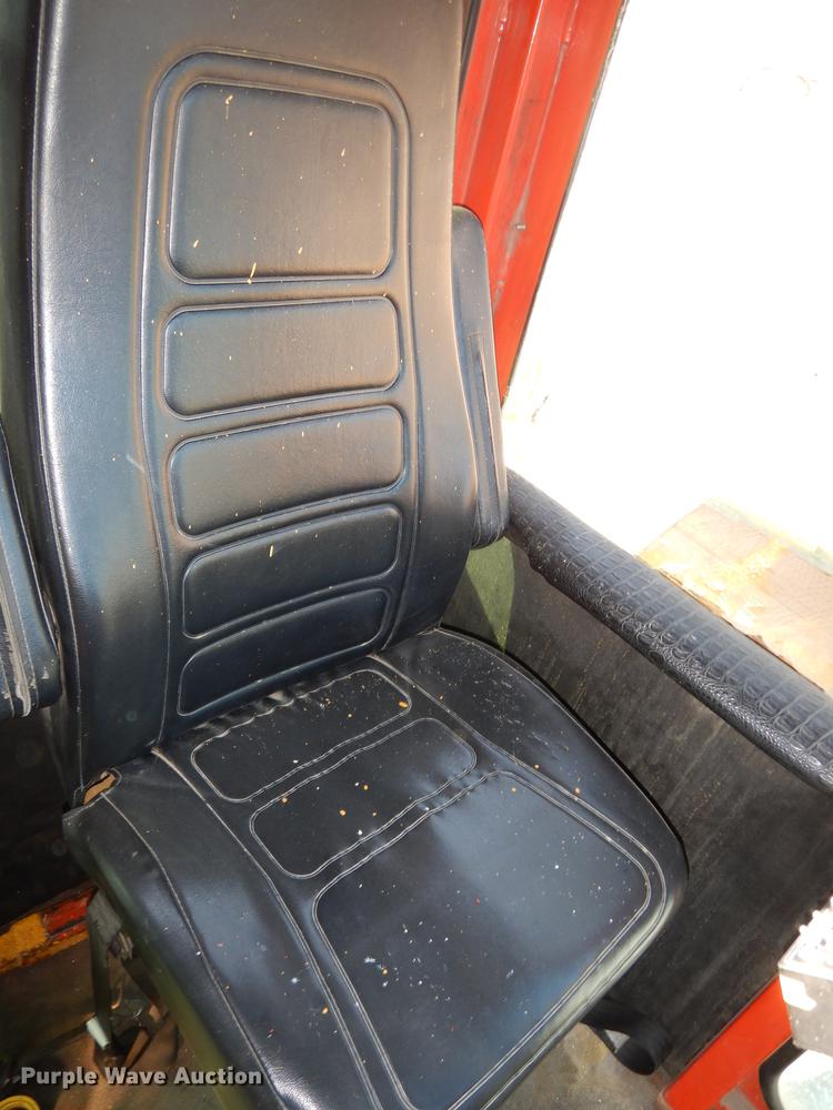 image for item DJ2879 2005 Peterbilt 320  paint striping truck