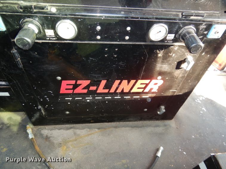 image for item DJ2879 2005 Peterbilt 320  paint striping truck