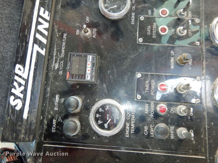 image for item DJ2879 2005 Peterbilt 320  paint striping truck