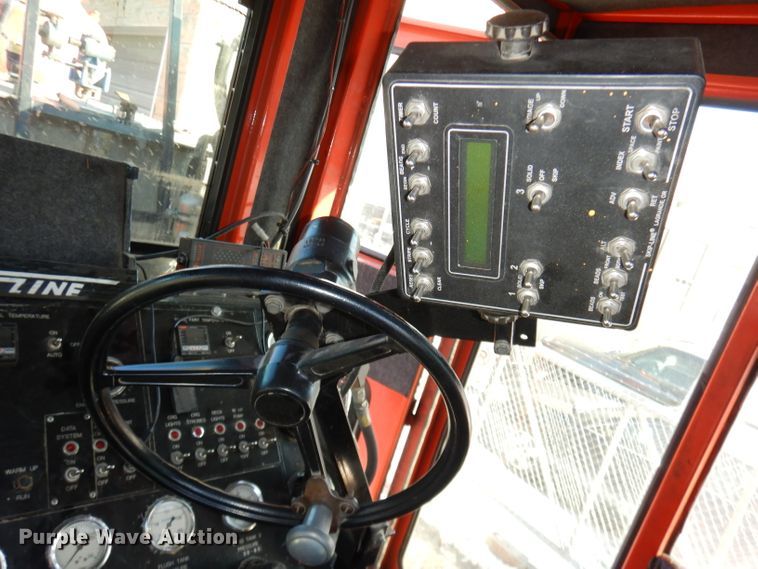 image for item DJ2879 2005 Peterbilt 320  paint striping truck