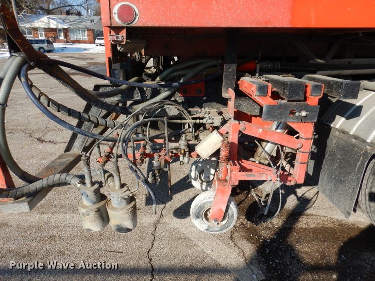 image for item DJ2879 2005 Peterbilt 320  paint striping truck