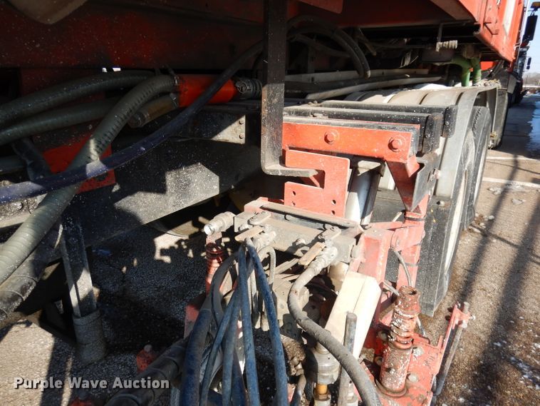 image for item DJ2879 2005 Peterbilt 320  paint striping truck