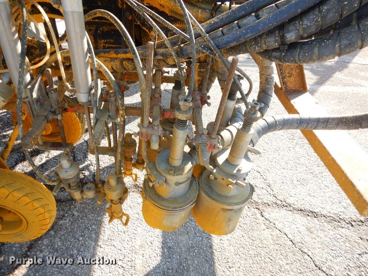 image for item DJ2879 2005 Peterbilt 320  paint striping truck