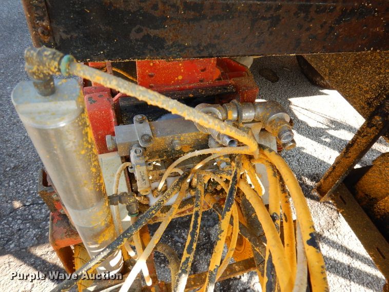 image for item DJ2879 2005 Peterbilt 320  paint striping truck