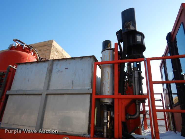 image for item DJ2879 2005 Peterbilt 320  paint striping truck