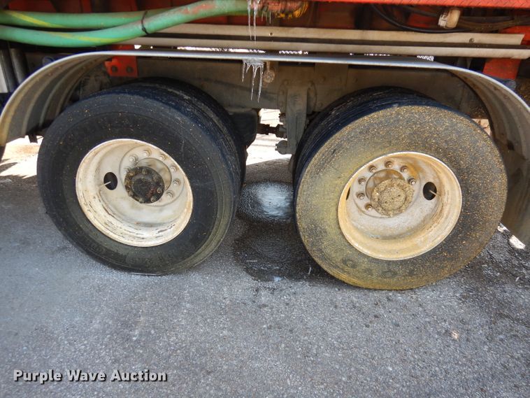 image for item DJ2879 2005 Peterbilt 320  paint striping truck