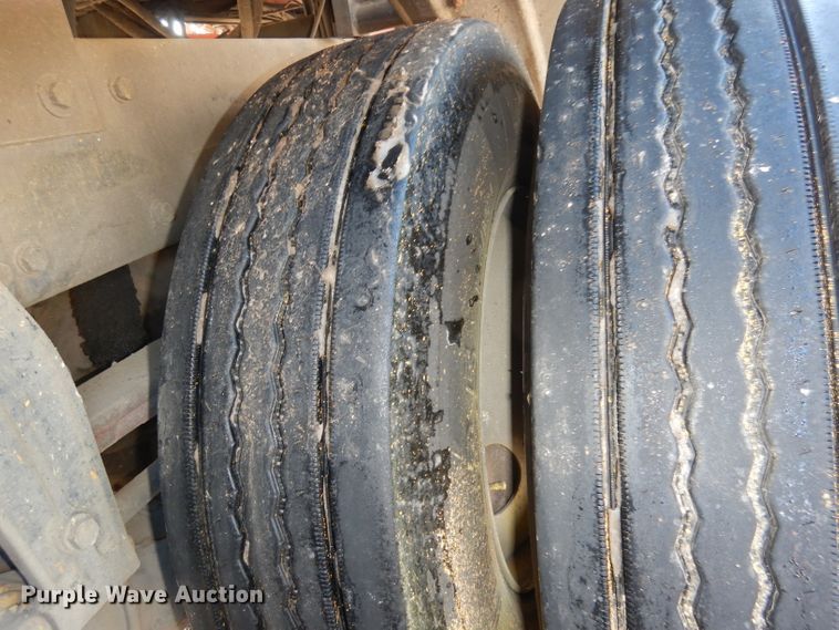 image for item DJ2879 2005 Peterbilt 320  paint striping truck