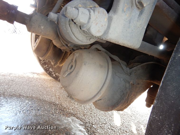 image for item DJ2879 2005 Peterbilt 320  paint striping truck