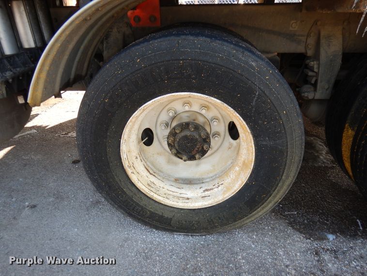 image for item DJ2879 2005 Peterbilt 320  paint striping truck