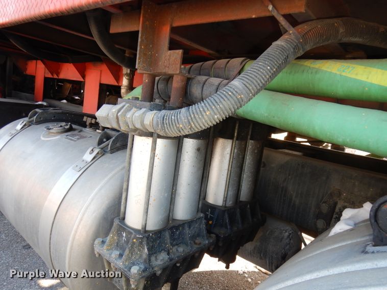 image for item DJ2879 2005 Peterbilt 320  paint striping truck